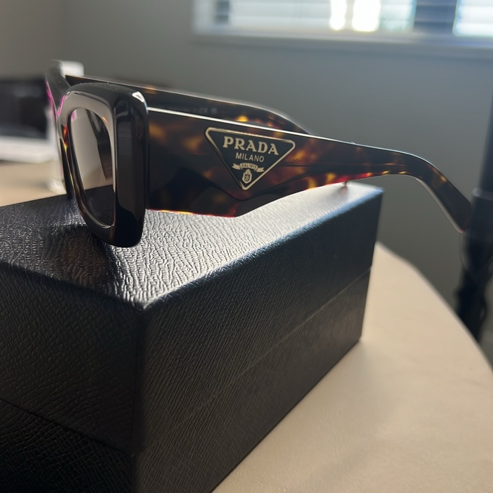 PRADA 137XS sunglasses
